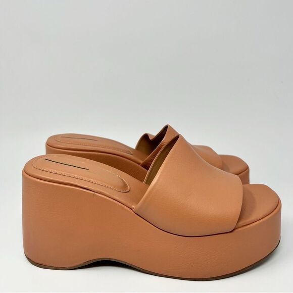 Intentionally Blank Tiba Sandal - Picture 3 of 10